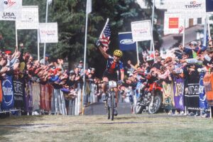 ALISON DUNLAP VAIL, COLORADO, USA. UCI MOUNTAIN BIKE CAMPIONATI DEL MONDO 2001