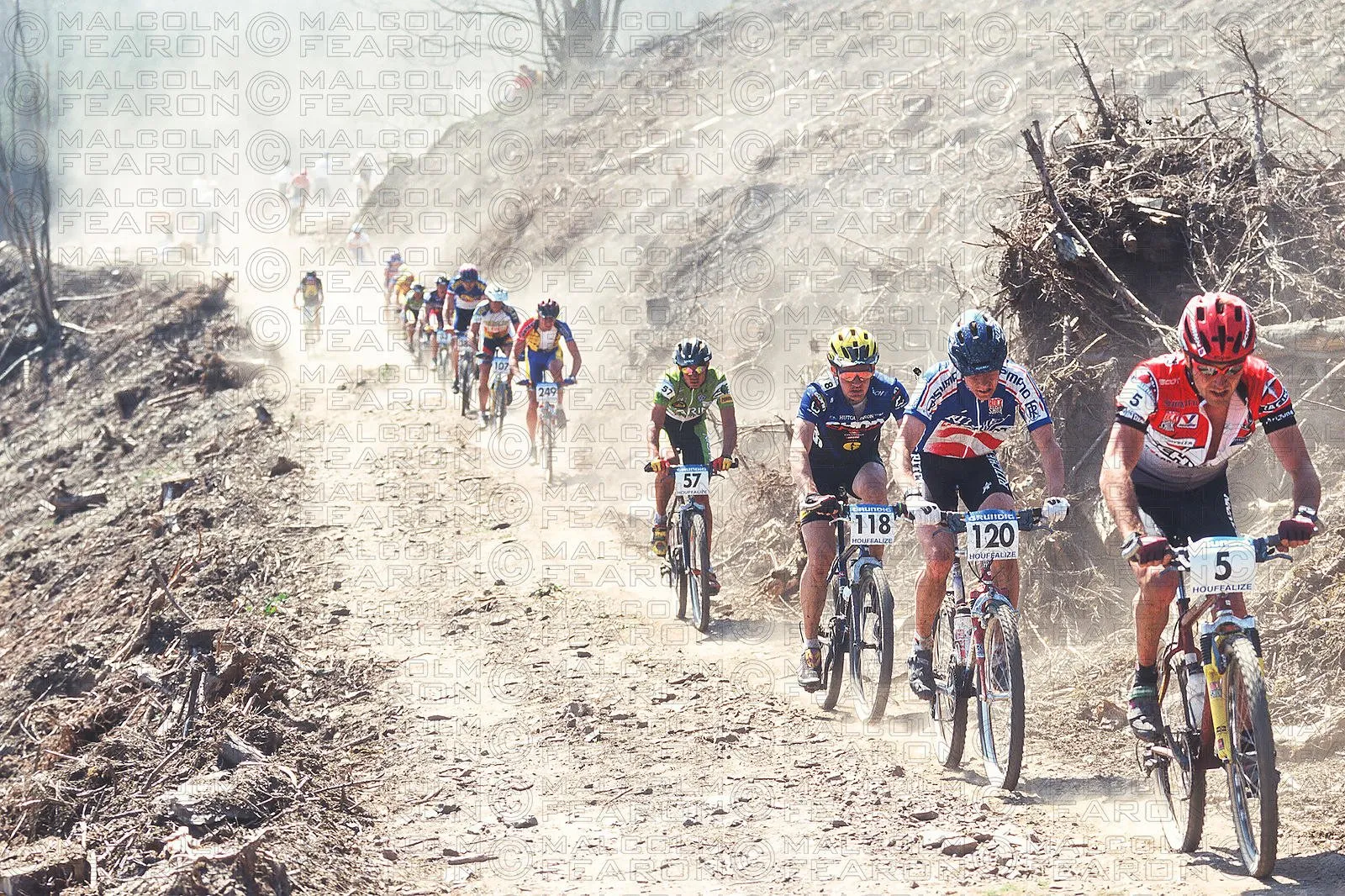 GENERAL VIEW, DUST WAS A MAJOR PROBLEM DURANTE THE MENS RACE AT HOUFFALIZE, BELGIUM. GRUNDIG WORLD CUP 1996