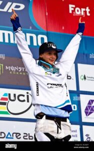 Manon Carpenter vince World Cup 2010 DH Elite Women