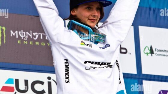 Manon Carpenter vince World Cup 2010 DH Elite Women