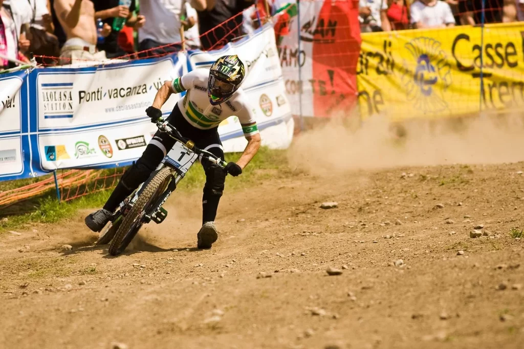 SAM HILL CRASH VAL DI SOLE 2008 CAMPIONATO DEL MONDO DH