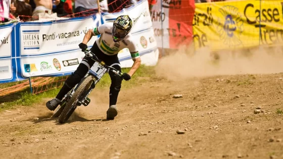 SAM HILL CRASH VAL DI SOLE 2008 CAMPIONATO DEL MONDO DH