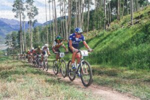 THOMAS FRISCHKNECHT LEADS TINKER JUAREZ, MIKE KLOSER, RANJEET GREWAL, NED OVEREND E DAVE WIENS. HE CLINCHED THE OVERALL TITLE AT VAIL USA GRUNDIG WORLD CUP 1992