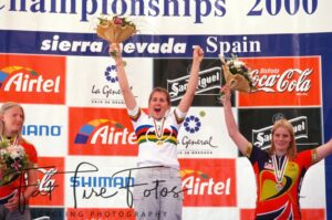 PRUITT-GASKELL-GRIFFITHS podio junior dh women 2000