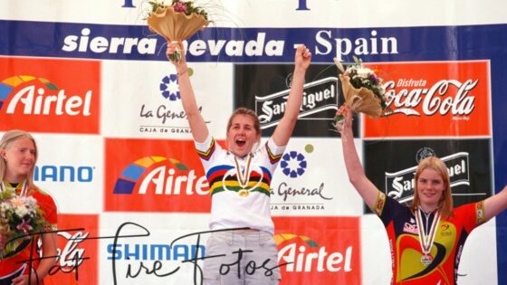 PRUITT-GASKELL-GRIFFITHS podio junior dh women 2000