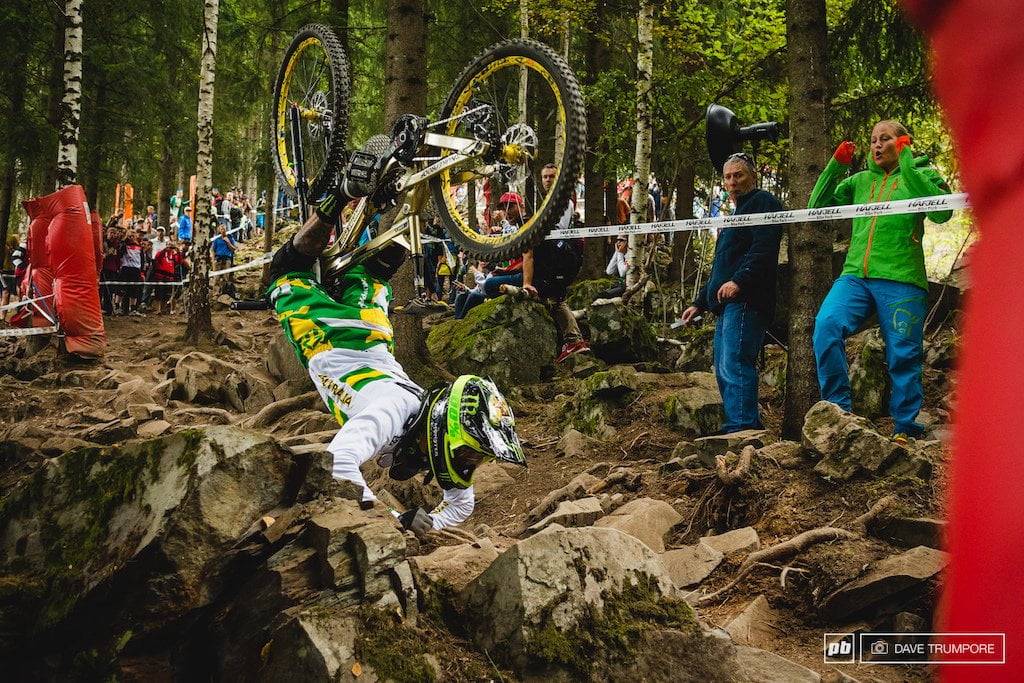 SAM HILL FALLS DOWN HAFJELL 2014 WORLD DH ELITE MASCHILE