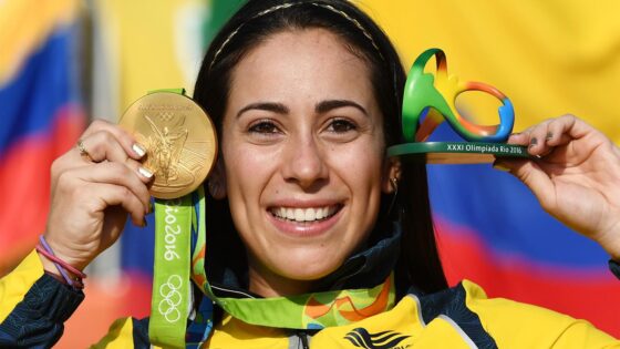 MARIANA PAJON VINCE OLYMPIC TITLE BMX RIO 2016