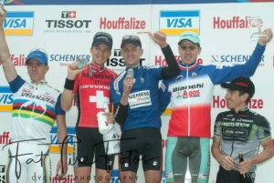 PODIUM TEAM SIEMENS HOUFFALIZE 2004