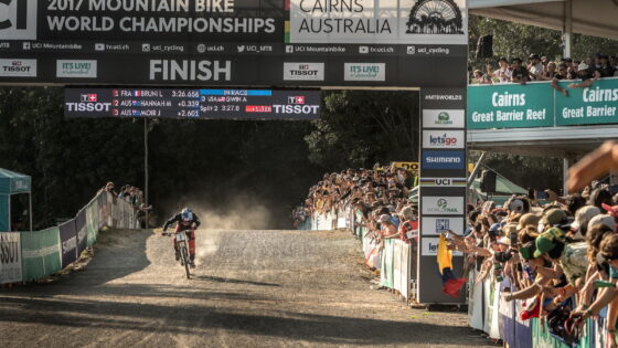 Aaron Gwin at finish line Mondiali 2017 DH