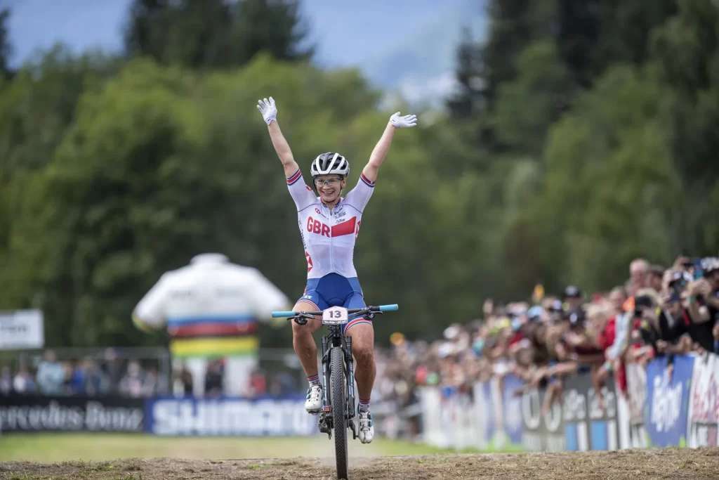 Evie Richards Campione del mondo 2021 XCO Eltie Women.jpg