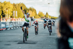 ©Bartek Wolinski / Red Bull Content Pool - Henrique Avancini vince mini World Cup 2020 XCO