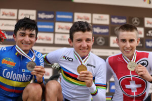 boichis-Gomez-Aebersold, Podio Campionato del mondo 2021 XCO Junior Men