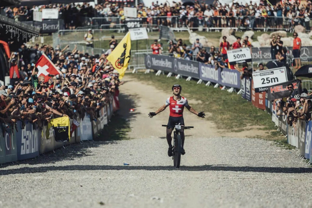 Nino Schurter vince il mondiale MTB 2022