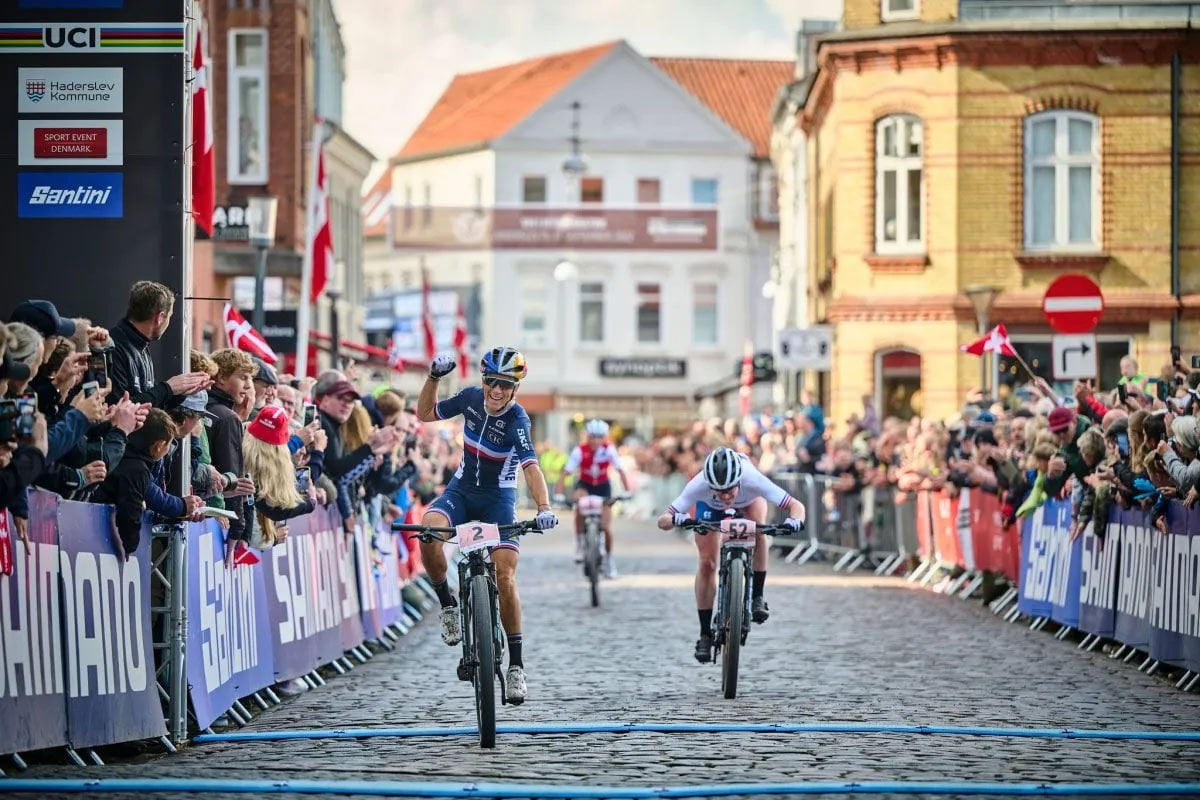 Pauline-Ferrand-Prevot-vince-mondiali-XCM-2022-scaled