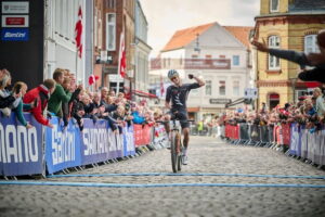 Sam-Gaze-vince-mondiali-XCM-2022-scaled