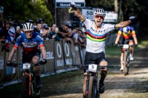 Nino Schurter batte di un soffio Marotte a Petropolis - ©Fabio Piva / Red Bull Content Pool
