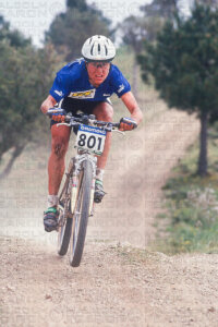 ©Malcolm Fearon - JULIANA FURTADO CELEBRATES WITH SPECTATORS AS SHE WINS AT VERMONT, USA, GRUNDIG WORLD CUP 1995