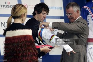 ©Phil Walter/Getty Images - CAM COLE CAMPIONE DEL MONDO JUNIORES DH 2006 ROTORUA