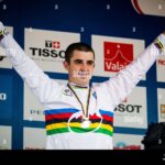 champery-svizzera-4-settembre-2011-danny-hart-gbr-vince-la-medaglia-d-oro-ai-campionati-del-mondo-di-discesa-in-mountain-bike-uci-per-team-giant-2c2dp4y