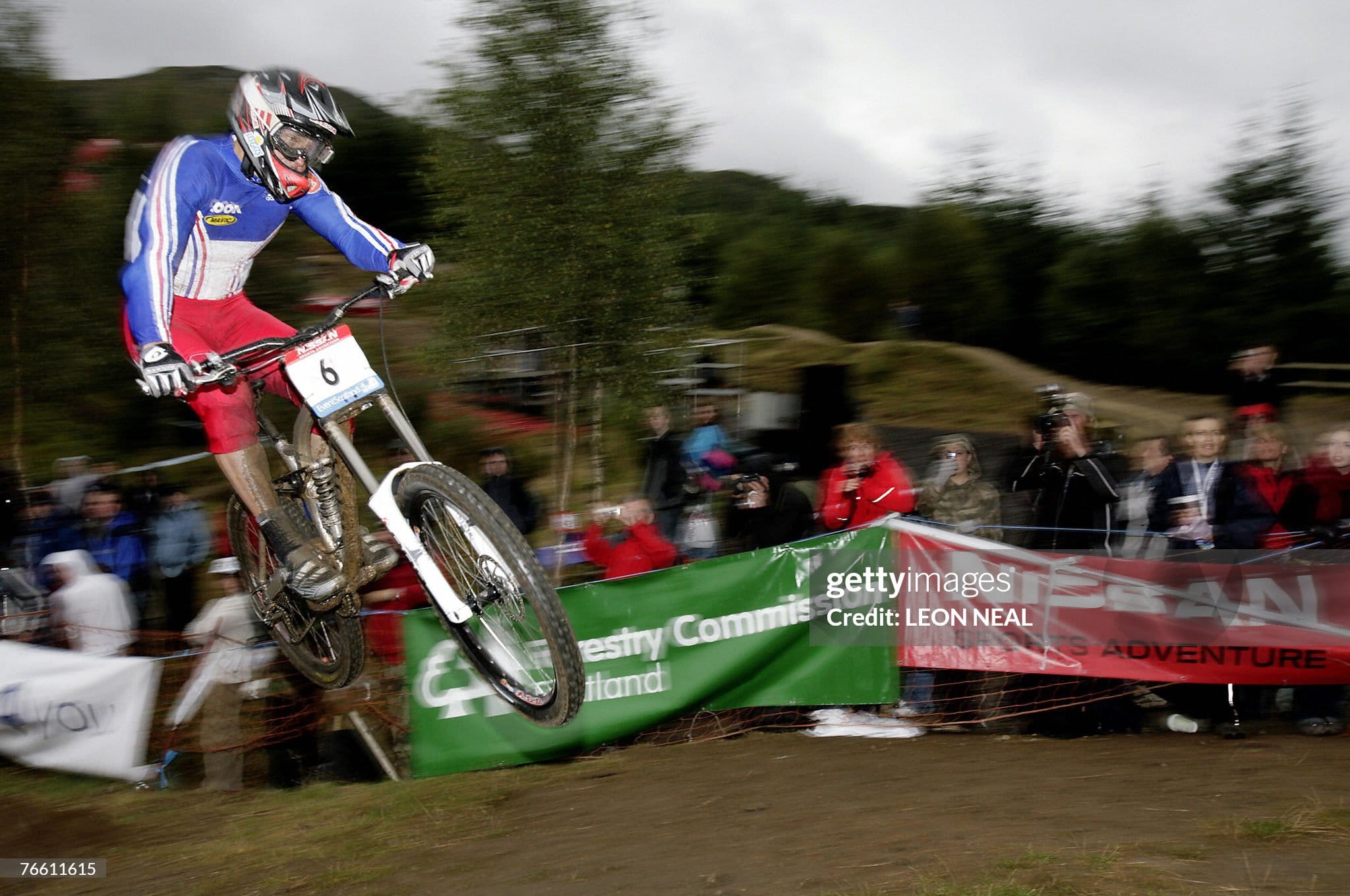 AFP PHOTO/Leon Neal (Photo credit should read Leon Neal/AFP via Getty Images) - fabien barel mondiali 2010