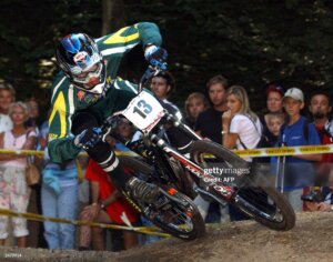 ©GABRIELE PUTZU/AFP via Getty Images - GREG MINNAAR CAMPIONE DEL MONDO 2003 DH MAN