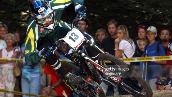 ©GABRIELE PUTZU/AFP via Getty Images - GREG MINNAAR CAMPIONE DEL MONDO 2003 DH MAN
