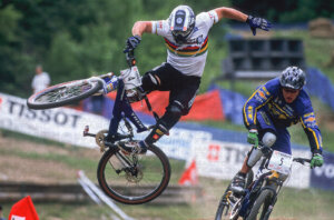 ©Malcolm Fearon - WADE BOOTES E STEVE PEAT CRASH MONT STE ANNE, CANADA. TISSOT MOUNTAIN BIKE WORLD CUP 2000