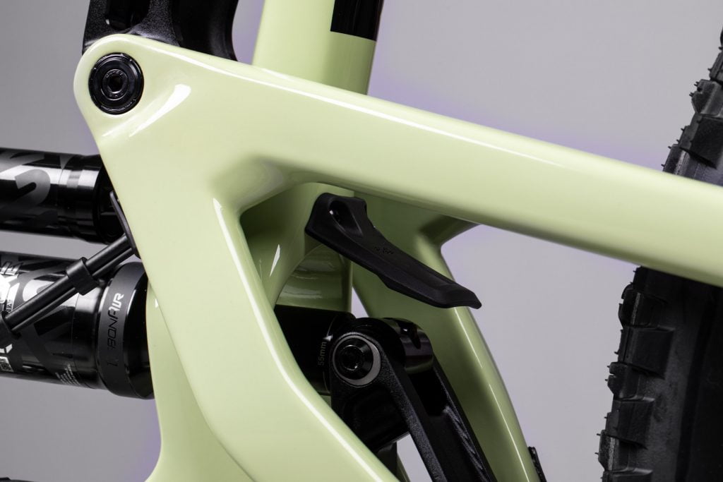 Heckler9 details flip chip