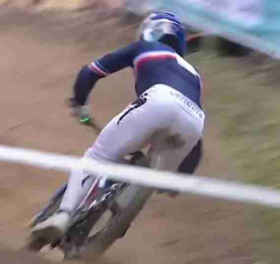 Loic Bruni luce verde