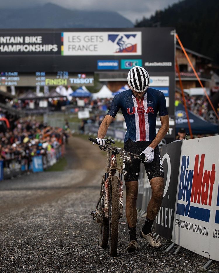 Christoper Blevins caduta Short Track mondiali 2022