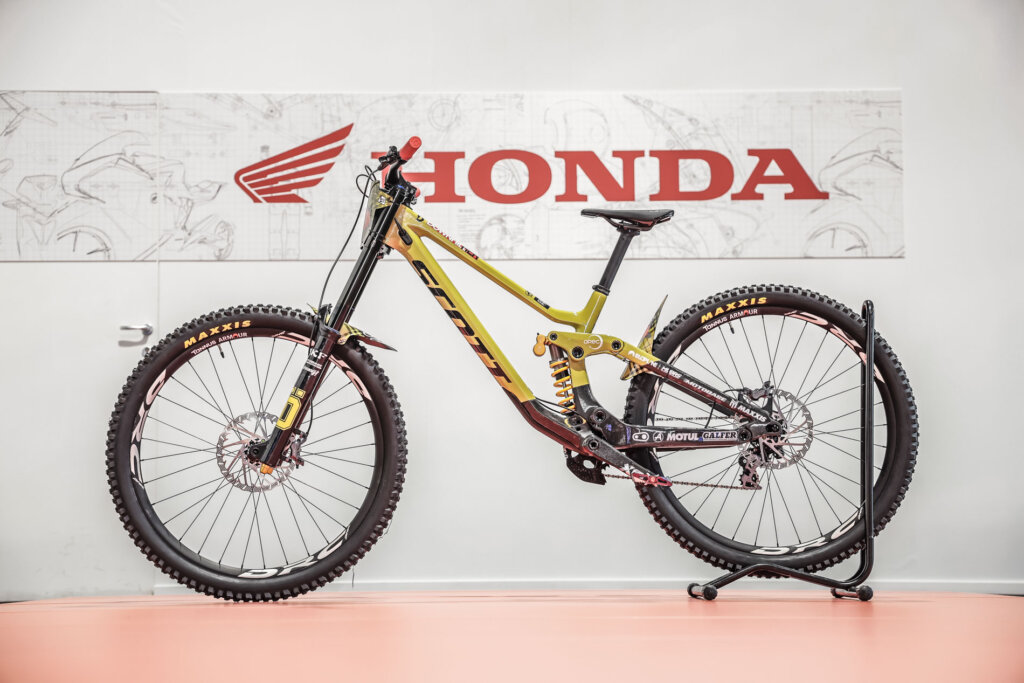 Team Honda DownhillHER Scott - bici