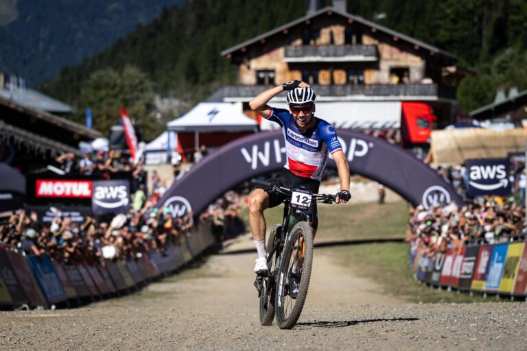 Luca Braidot narrowly misses victory at Les Gets! Luca Martin wins ...
