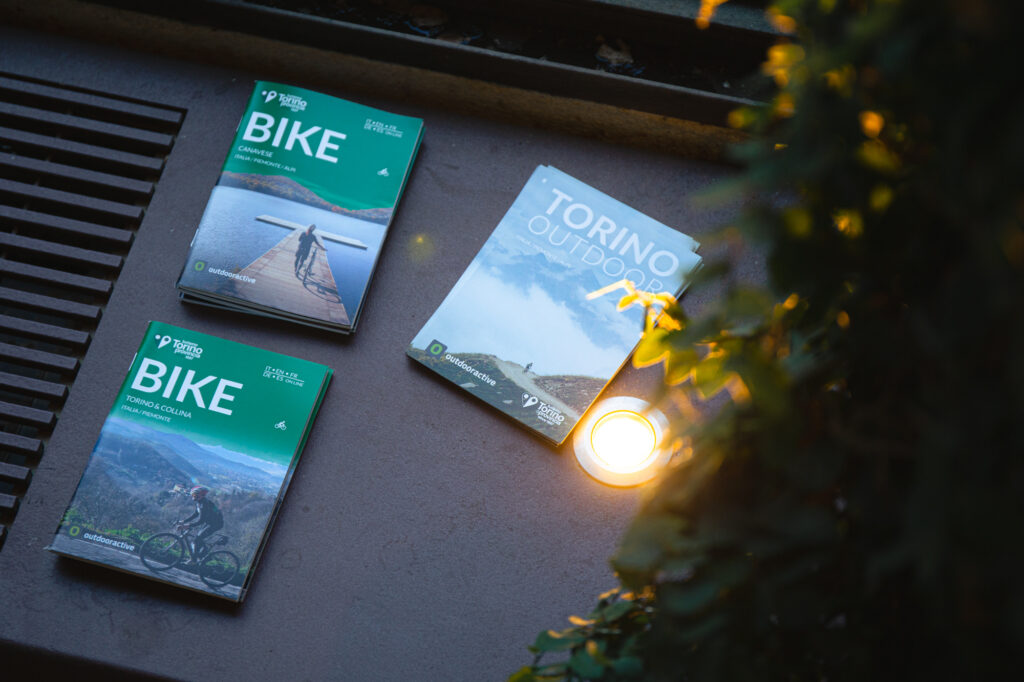 Brochure di guide ciclistiche e riviste di mountain bike Torneo Outdoor.