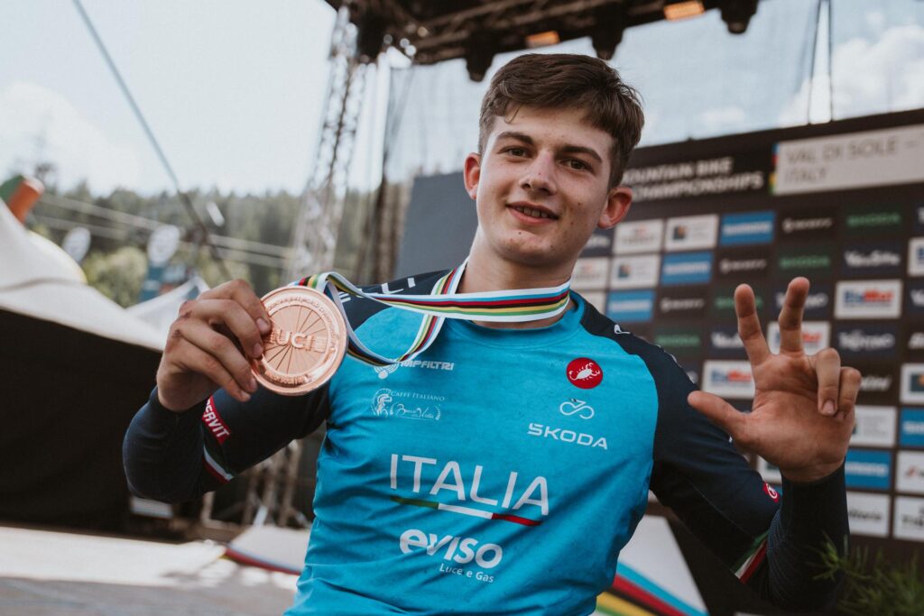 Filippo Gilardino ha conquistato la medaglia di bronzo nel Downhill Juniores (Credits: Giacomo Podetti)