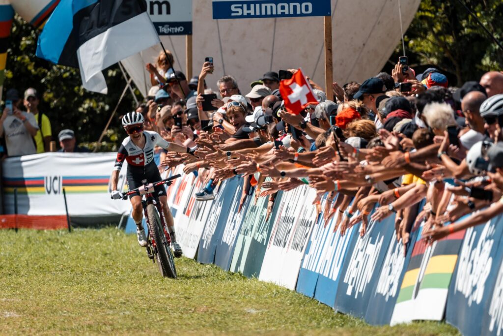 La gioia di Sina Frei, oro nel Cross-country Donne Elite (Credits: Giacomo Podetti)